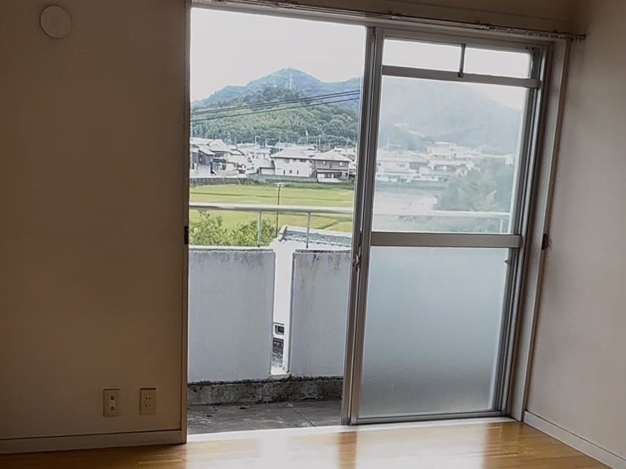 エアコンを取り外した後のお部屋